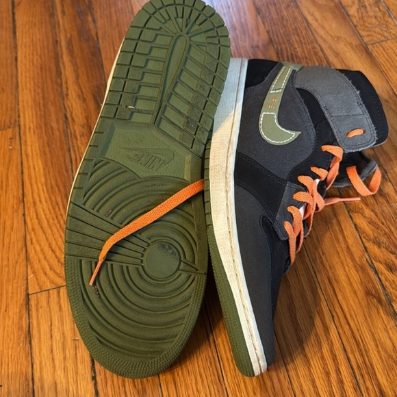 Air Jordan 1 MID SE Craft in Anthracite Olive - Picture 5 of 7